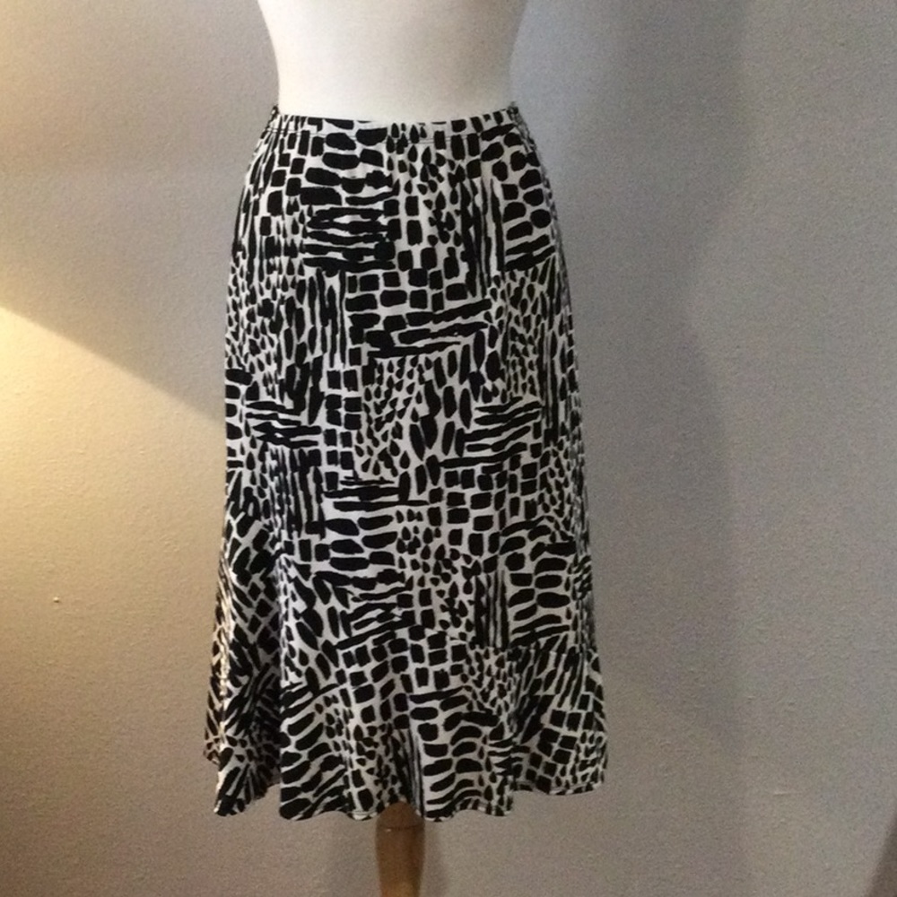 Choices black and white skirt Size L